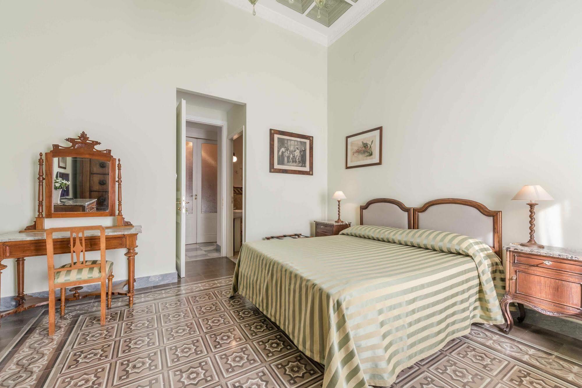 Palazzo Benso Couette-café Palerme